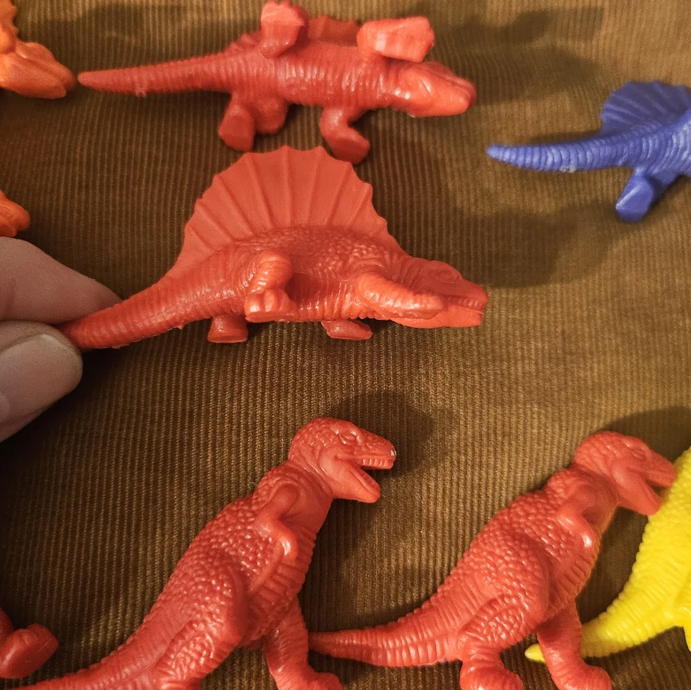 Lot Of 39 Small Plastic Dinosaur Figures‎ Various Types &Colors Sorting Counting